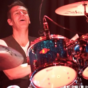 With the Dougie Vipond taking the lead on drums ‘Your Town’ came across very tribal and was the lead into the bounce along that was ‘Real Gone Kid’