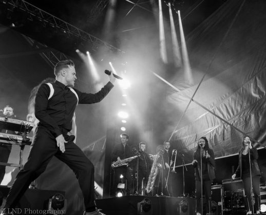 Olly Murs at Bught Park Inverness on the 22nd of July 2017 52 518x420 - Olly Murs, 22/7/2017 - Images