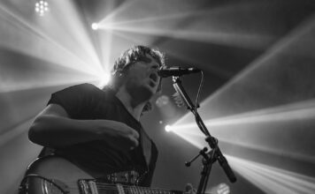 Iain McLaughlin & The Outsiders, 30/12/2022 – Images